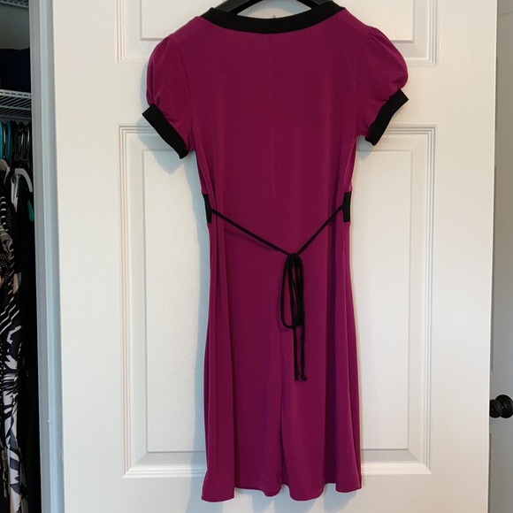 Short Sleeve V-neck Dress - Picture 5 of 8